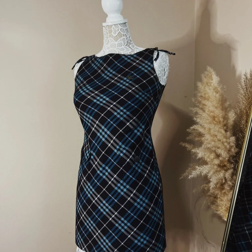 Authentic Burberry dress - Picture 4 of 16